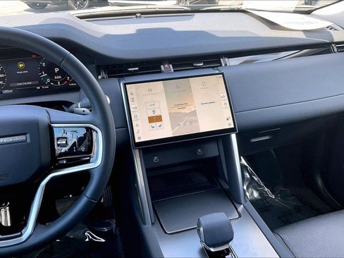 Used 2025 Land Rover Discovery Sport S image 6