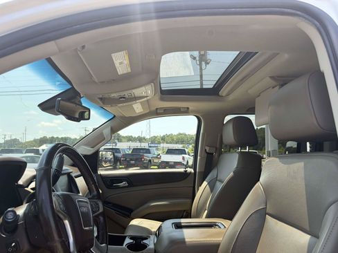 Used 2019 GMC Yukon XL SLT w/ Premium Edition RWD image 18