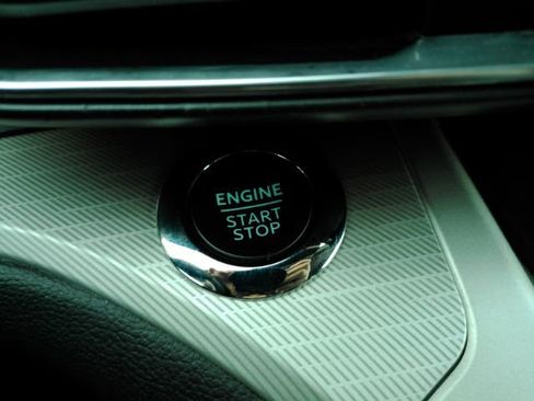 Used 2023 Ford Explorer XLT w/ Equipment Group 202A image 40