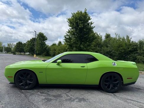 Used 2015 Dodge Challenger R/T w/ Quick Order Package 22D R/T RWD image 3