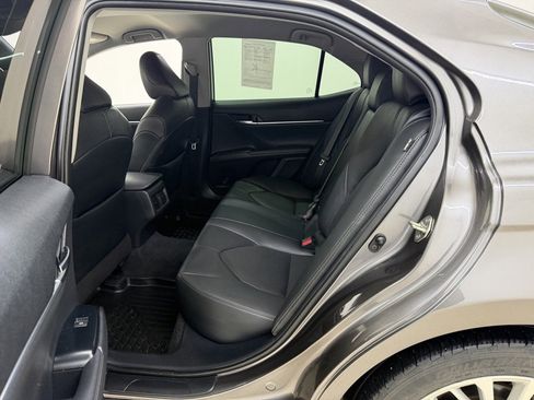 Used 2020 Toyota Camry XLE image 14