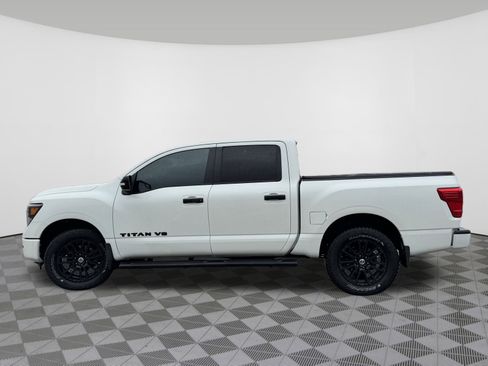 Used 2018 Nissan Titan SV w/ SV Convenience Package image 16