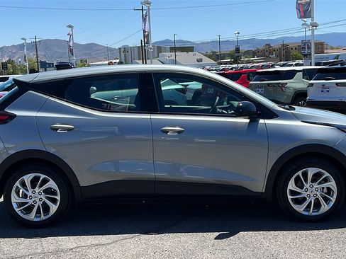 New 2027 Chevrolet Bolt LT w/ Comfort Package FWD image 4
