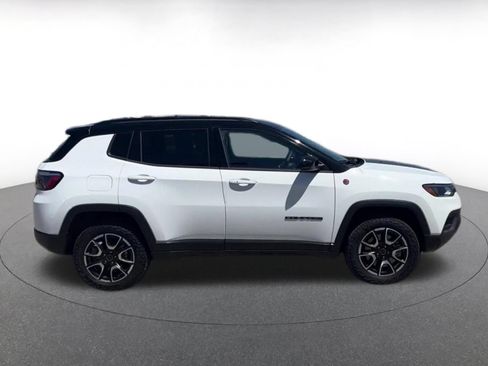 Used 2025 Jeep Compass Trailhawk AWD/4WD image 16