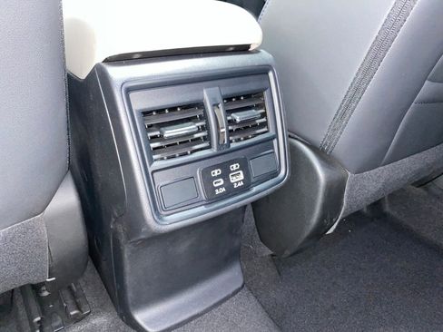 Certified 2025 Subaru Forester Premium AWD/4WD image 31