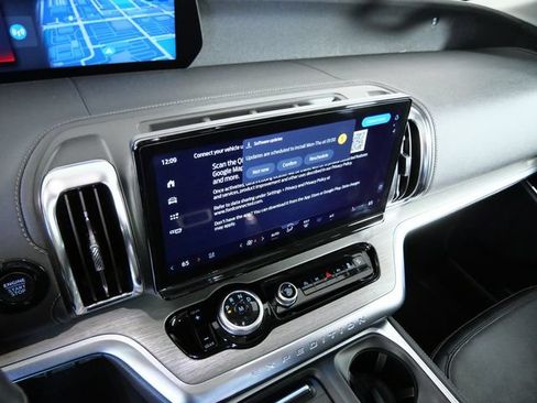 Certified 2025 Ford Expedition Platinum AWD/4WD image 22
