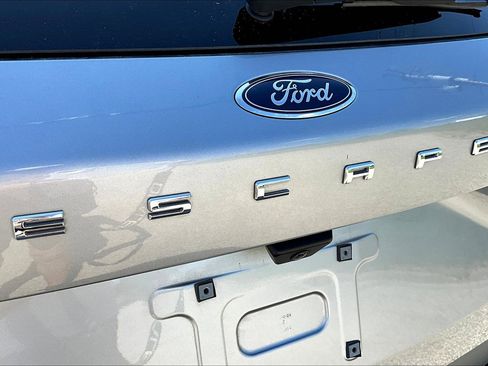 Used 2022 Ford Escape SE w/ SE Sport Appearance Package image 32