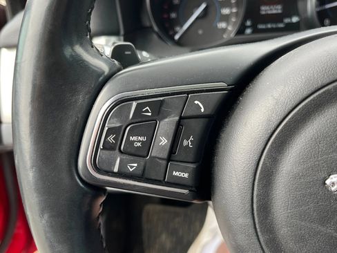 Used 2017 Jaguar XF Premium image 25