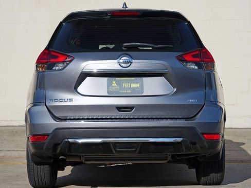 Used 2017 Nissan Rogue S AWD/4WD image 10