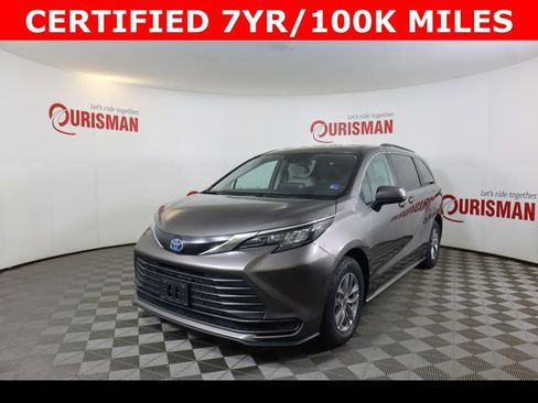 Used 2024 Toyota Sienna LE image 3
