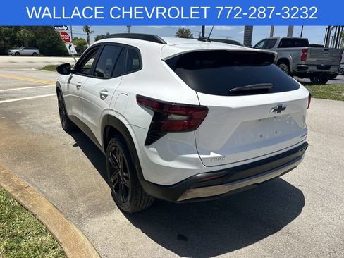 Used 2025 Chevrolet Trax ACTIV w/ Sunroof Package FWD image 9