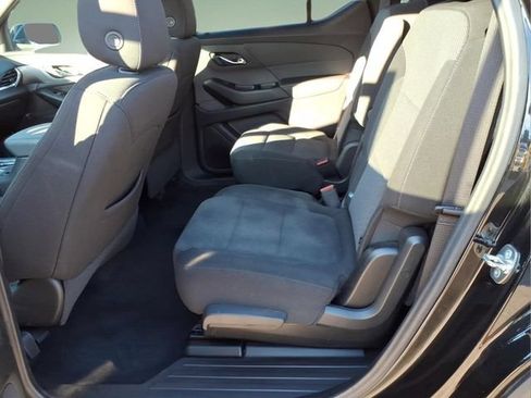 Used 2023 Chevrolet Traverse LT FWD image 12