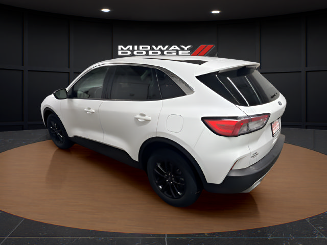 Used 2022 Ford Escape SE FWD image 3