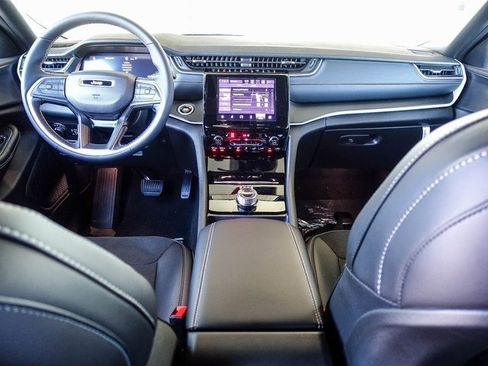 New 2025 Jeep Grand Cherokee Altitude image 15