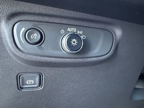 Used 2022 GMC Terrain SLE w/ Driver Convenience Package image 6