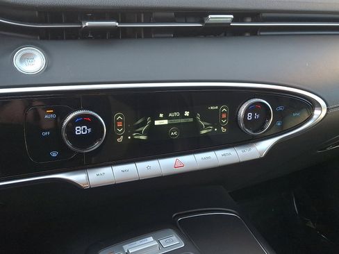 Used 2025 Genesis GV70 2.5T image 15