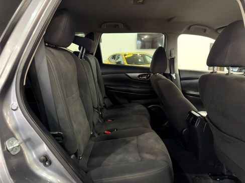 Used 2016 Nissan Rogue SV image 39