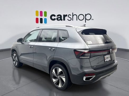 Used 2025 Volkswagen Taos SE AWD/4WD image 3