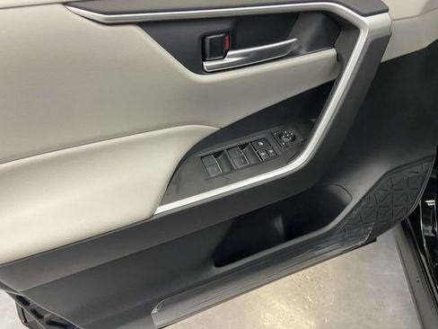 Used 2025 Toyota RAV4 XLE w/ Convenience Package image 18