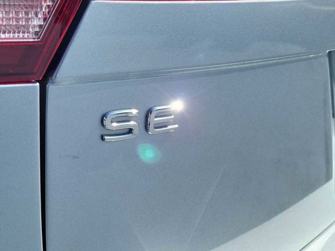 Used 2023 Volkswagen Tiguan SE R-Line image 11