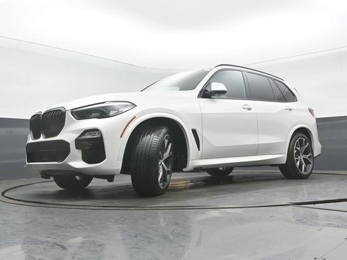 Used 2021 BMW X5 xDrive40i w/ M Sport Package AWD/4WD image 31