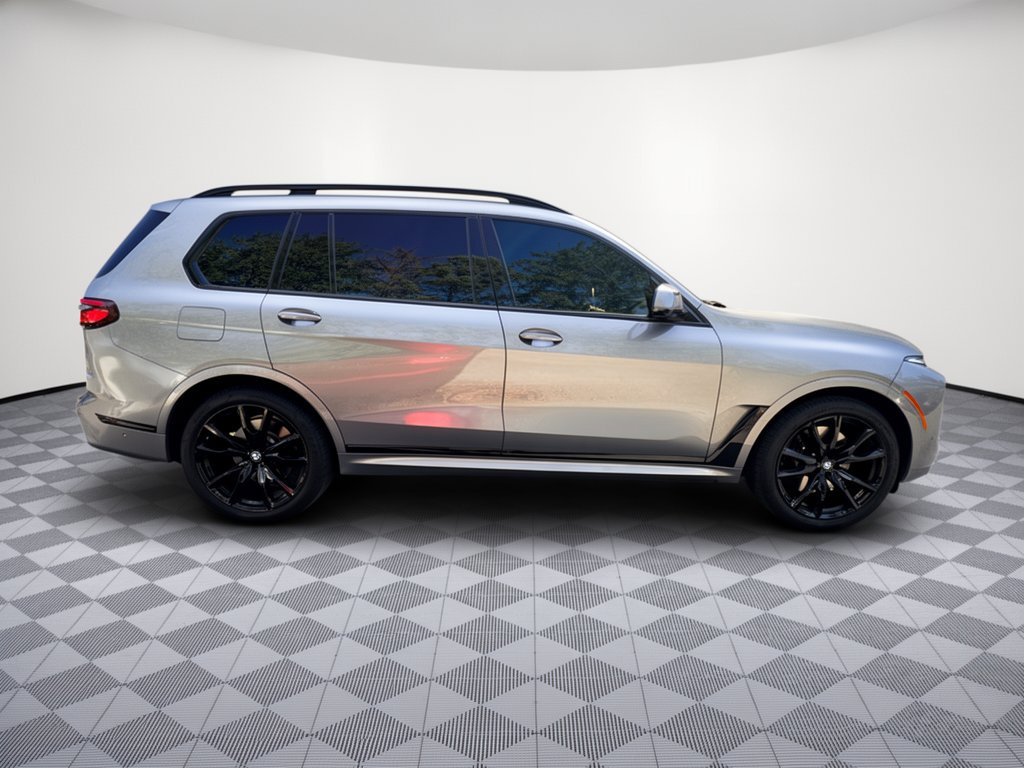 Used 2025 BMW X7 xDrive40i w/ M Sport Package AWD/4WD image 8