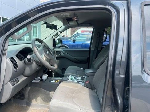 Used 2012 Nissan Frontier SV AWD/4WD image 7
