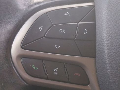 Used 2020 Jeep Cherokee Limited image 23