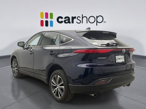 Used 2022 Toyota Venza LE image 3