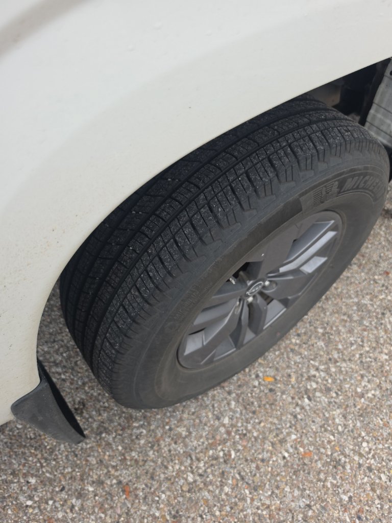 Used 2025 Nissan Frontier SV AWD/4WD image 5