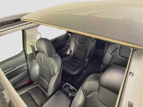 Used 2025 Kia Telluride S FWD image 17