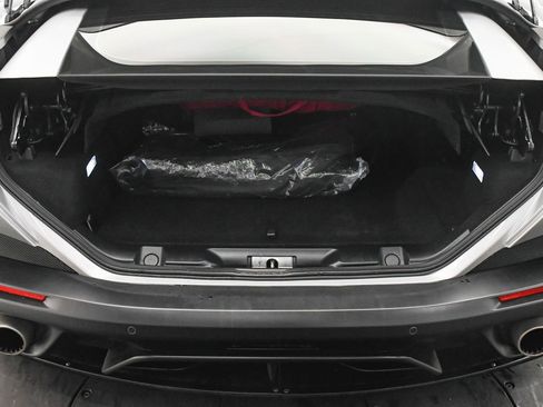 Used 2019 Ferrari Portofino image 8