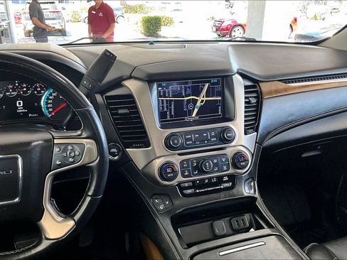 Used 2020 GMC Yukon XL Denali w/ Denali Ultimate Package AWD/4WD image 9