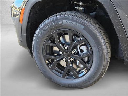 New 2025 Jeep Grand Cherokee L Altitude image 10
