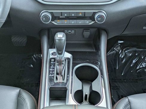 Used 2024 Nissan Altima 2.5 SR FWD image 18