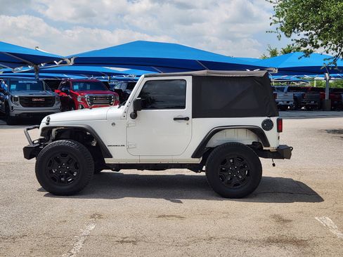 Used 2016 Jeep Wrangler Sport AWD/4WD image 3