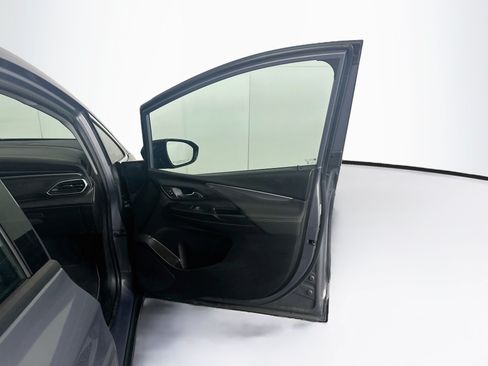 Used 2023 Chevrolet Bolt LT FWD image 30