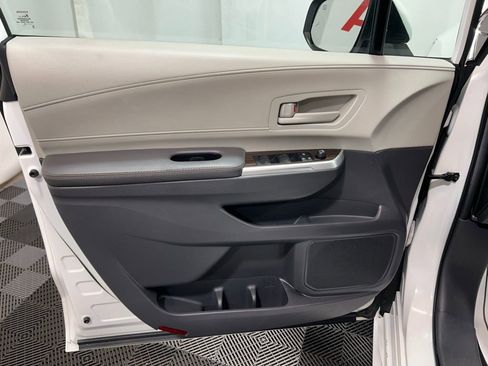 Used 2024 Toyota Sienna LE image 25