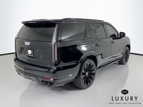 Used 2026 Cadillac Escalade V w/ LPO, ONYX Package image 6