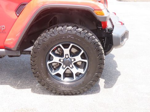 Used 2019 Jeep Wrangler Unlimited Rubicon w/ Cold Weather Group AWD/4WD image 9