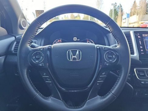 Used 2017 Honda Pilot Touring image 24