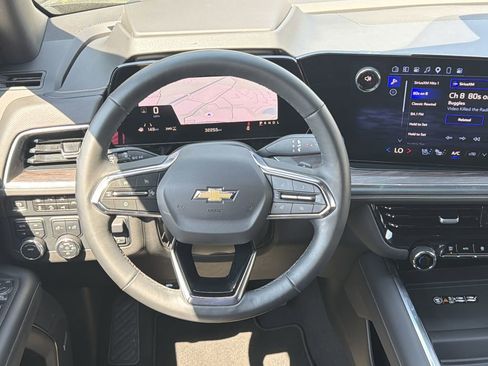 Used 2025 Chevrolet Suburban Premier AWD/4WD image 27