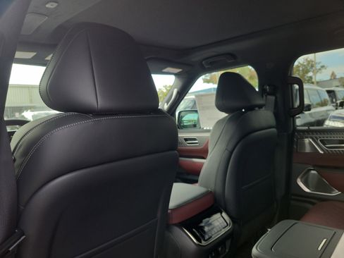 New 2026 INFINITI QX80 Autograph image 11