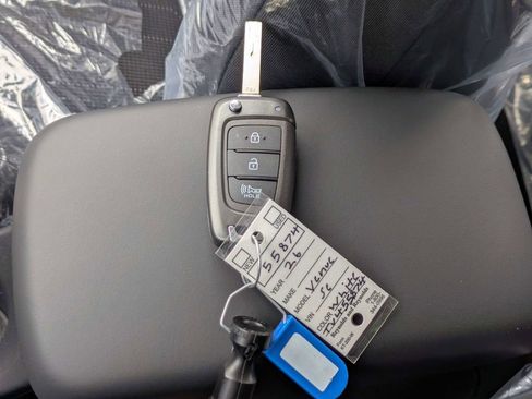 New 2026 Hyundai Venue SE image 31