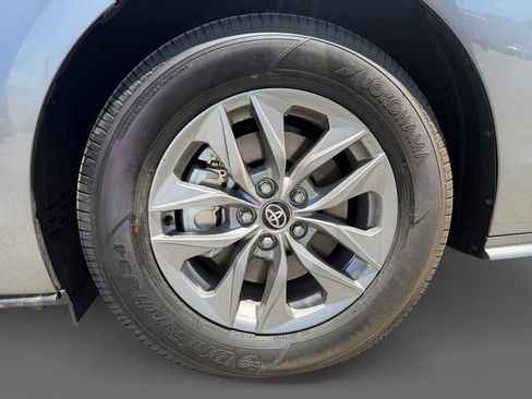Certified 2026 Toyota Sienna XLE FWD image 12