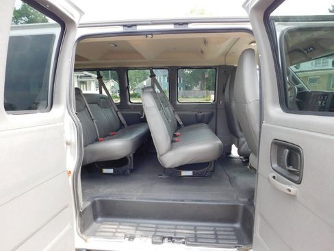 Used 2021 Chevrolet Express 3500 LS RWD image 9