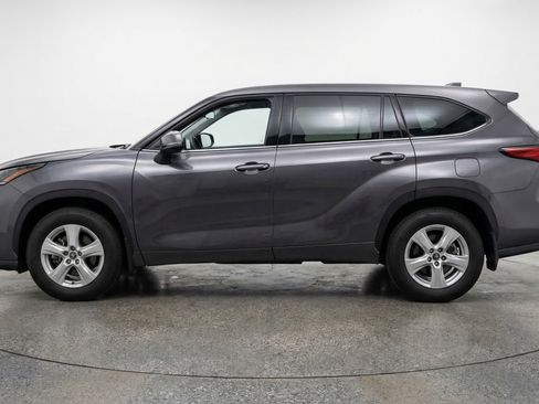 Used 2025 Toyota Highlander LE image 5