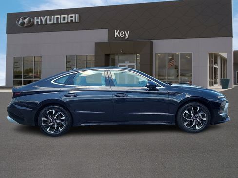 Used 2024 Hyundai Sonata SEL FWD image 3
