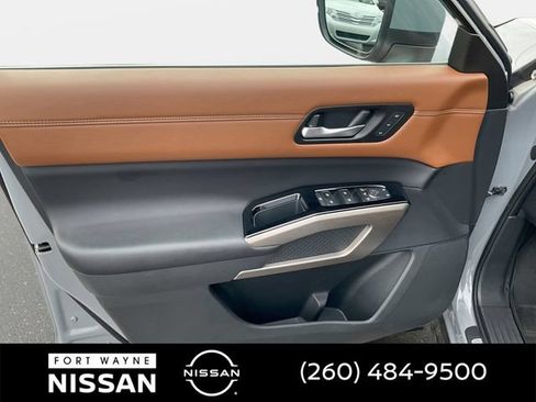 Used 2023 Nissan Pathfinder Platinum AWD/4WD image 28