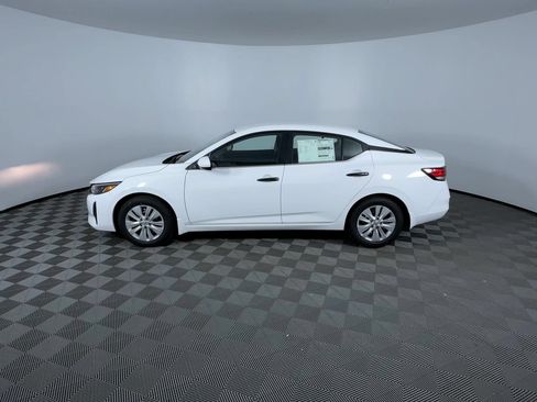 Certified 2025 Nissan Sentra S FWD image 5